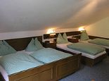 familienurlaub-in-österreich - Mansardenzimmer Narzisse