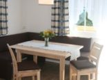 Sitzecke in der Wohnküche der Ferienwohnung Hauser Kaibling - Esslgut Haus im Ennstal