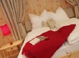 Schlafen im gesunden Zirbenbett - Zirbenferienwohnungen im Landhaus Mauerwirt Bad Kleinkirchheim