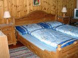 Zimmer gross mit Gitterbett