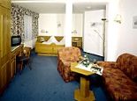 Pension Gertraud - Hotel Garni Wohlfühlzimmer mit extra Sitzecke Bild - Pension Gertraud - Hotel Garni Bad Kleinkirchheim