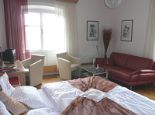 Schlosshotel Rosenau Graf Schallenberg mit Wohnbereich und Frühstück Bild - Schlosshotel Rosenau Zwettl