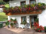 Unsere Blumen am Haus - Ferienwohnungen Ferienhaeuser Pension  Pruenster Lesachtal
