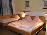 Dreibettzimmer im Auwirt Hallein