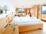 Doppelzimmer Molignon 30-40m² mit Südbalkon zur Sonnenseite, mit Dolomitenblick - Vitalpina Hotel Icaro Seiser Alm