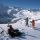 ADELBODEN MORGENSTIMMUNG<br />Wintersportler genießen im Tiefschnee die friedliche Morgenstimmung mit herrlichem Blick auf das Gebiet Silleren-Hahnenmoos.