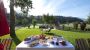 Frühstückstisch mit Blick zum Wilden Kaiser - Hotel Feriengut Oberhabach - 4 Blumen Bauernhof Kirchdorf