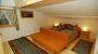 Schlazimmer mit Sofa