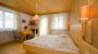 Mehrbettzimmer mit Vollholzmöbel - Schoerghof Abtenau