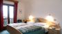 Doppelzimmer (Standard) im Sommer, Zimmer Dreibettzimmer (Doppelzimmer und Einzelzimmer mit Verbindungstür - Garni Erna Bed & Breakfast St. Vigil