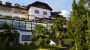 buitenaanzicht 's zomers, Hotel Lambrechtshof