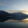 Der ruhige Attersee im Winter in Österreich